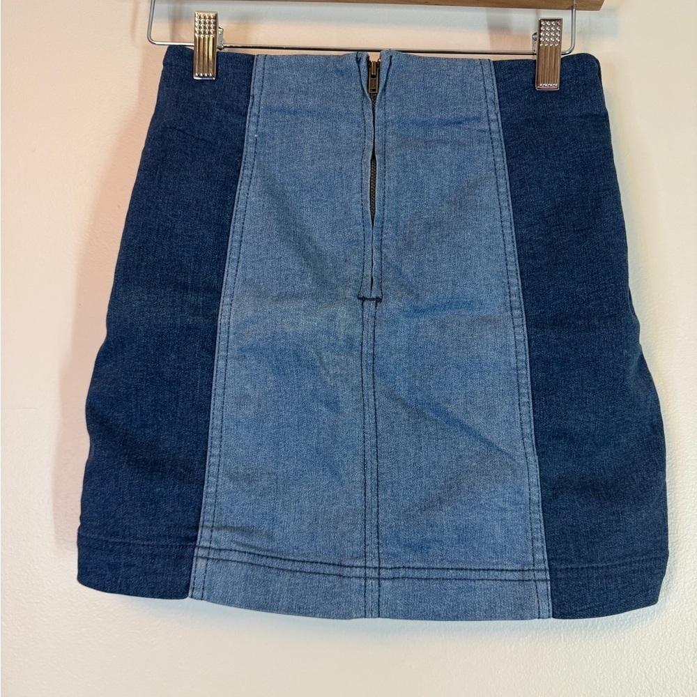 Free People Two Tone Multi Panel Stretch Denim Zip Back Mini Skirt EUC Size 0 - Picture 4 of 6